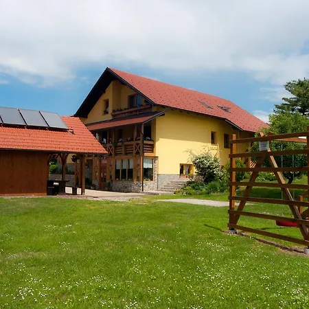 Tourist Farm Ob Izviru Krupe 农家乐